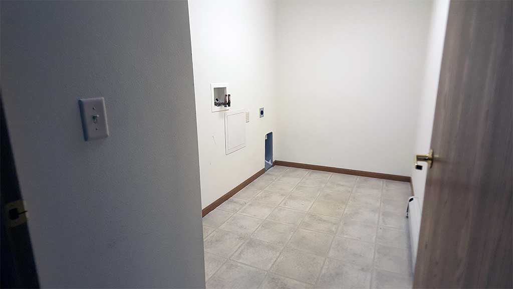 Waupaca - Fox Fire SV laundry split bedroom floor plan