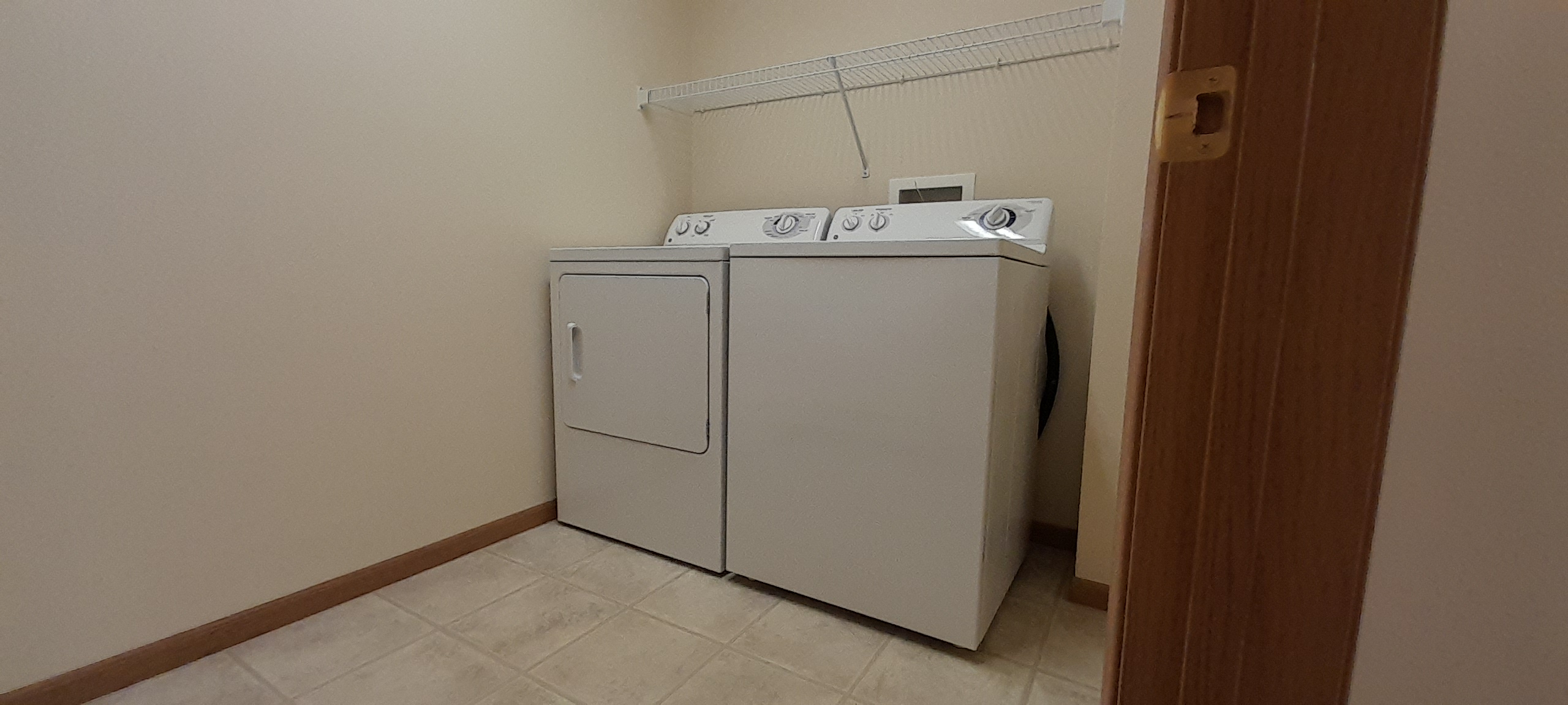 Iola SV washer and dryer