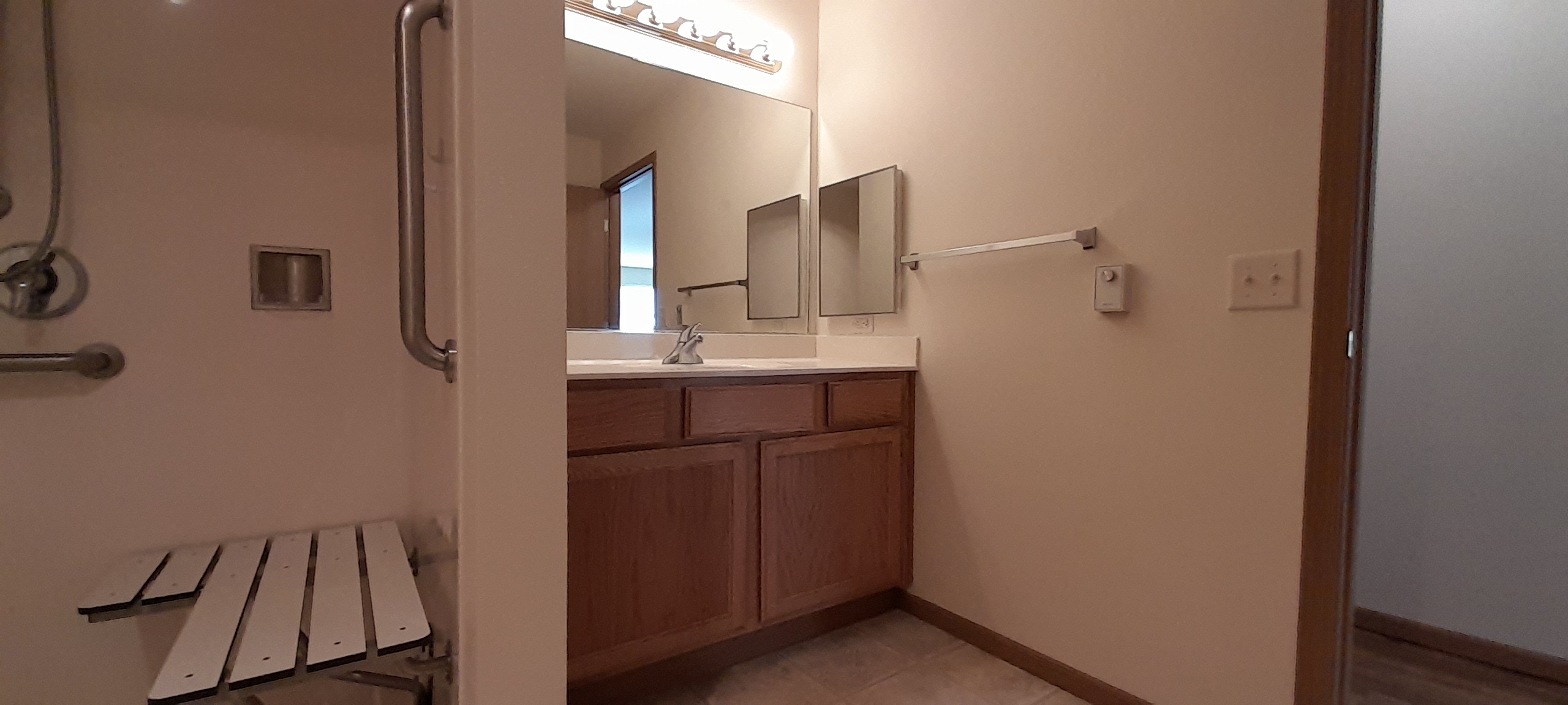 Iola SV bathroom vanity